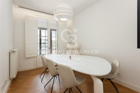 Apartament w Barcelona, Hiszpania 3 sypialnie, 181 mkw. nr 160484 – zdjęcie 27