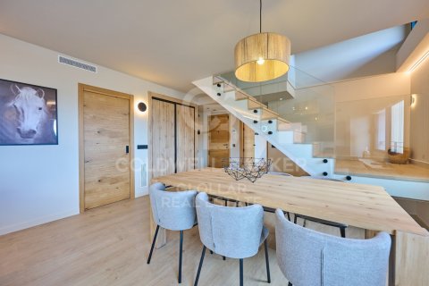 Аренда квартиры в Герона, Испания 3 спальни, 123м2 №160482 - фото 8