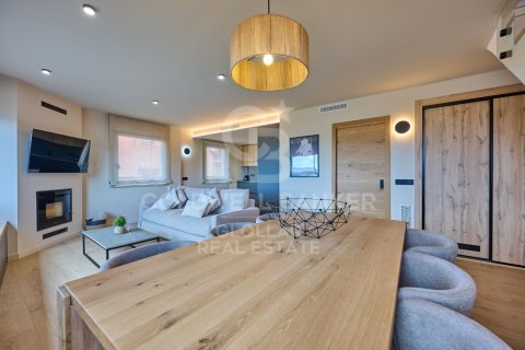 Аренда квартиры в Герона, Испания 3 спальни, 123м2 №160482 - фото 2