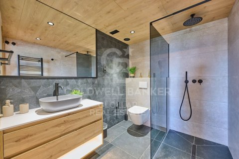 Аренда квартиры в Герона, Испания 3 спальни, 123м2 №160482 - фото 15