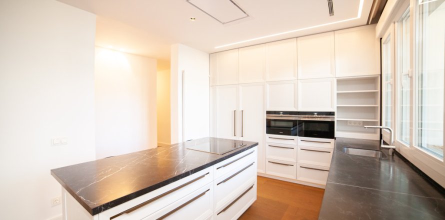 Apartment à Madrid, Espagne 3 chambres, 175 m2 No. 164570