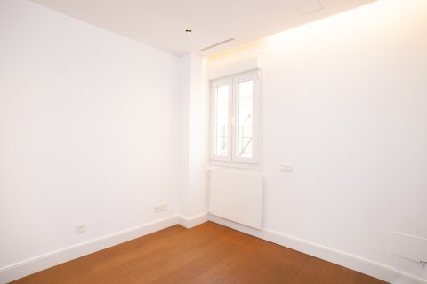 Apartment à louer à Madrid, Espagne, 3 chambres, 175 m2 No. 164570 - photo 2