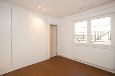 Apartment à louer à Madrid, Espagne, 3 chambres, 175 m2 No. 164570 - photo 15