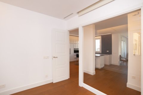 Apartment à louer à Madrid, Espagne, 3 chambres, 175 m2 No. 164570 - photo 4
