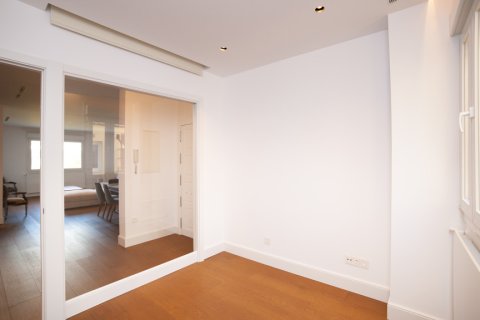 Apartment à louer à Madrid, Espagne, 3 chambres, 175 m2 No. 164570 - photo 3