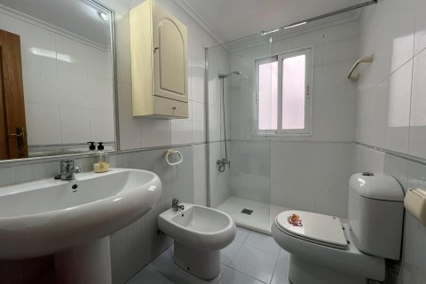 Apartamento en venta en Torrevieja, Alicante, España 2 dormitorios, 62 m2 No. 146710 - foto 29