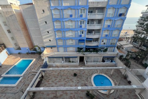 Apartamento en venta en Torrevieja, Alicante, España 2 dormitorios, 62 m2 No. 146710 - foto 1