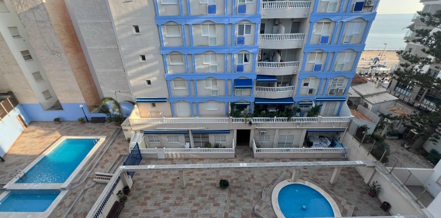 Apartamento en Torrevieja, Alicante, España 2 dormitorios, 62 m2 No. 146710