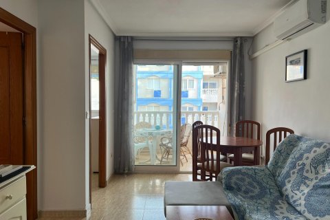 Apartamento en venta en Torrevieja, Alicante, España 2 dormitorios, 62 m2 No. 146710 - foto 13