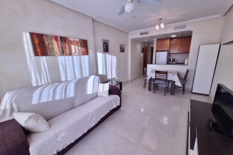 Apartamento en alquiler en Torrevieja, Alicante, España 1 dormitorio, 43 m2 No. 146715 - foto 1