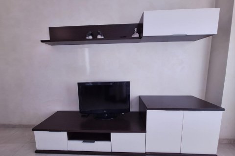 Apartamento en alquiler en Torrevieja, Alicante, España 1 dormitorio, 43 m2 No. 146715 - foto 2