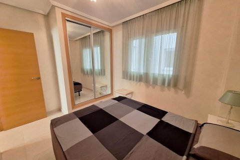 Apartamento en alquiler en Torrevieja, Alicante, España 1 dormitorio, 43 m2 No. 146715 - foto 5