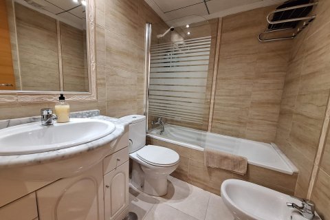 Apartamento en alquiler en Torrevieja, Alicante, España 1 dormitorio, 43 m2 No. 146715 - foto 9