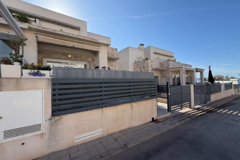 House à vendre à Torrevieja, Alicante, Espagne, 3 chambres, 197 m2 No. 196898 - photo 2