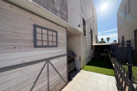 House à vendre à Torrevieja, Alicante, Espagne, 3 chambres, 197 m2 No. 196898 - photo 8