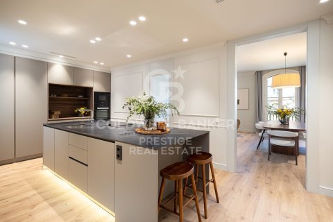 Продажа квартиры в Барселона, Испания 4 спальни, 203м2 №157470 - фото 7