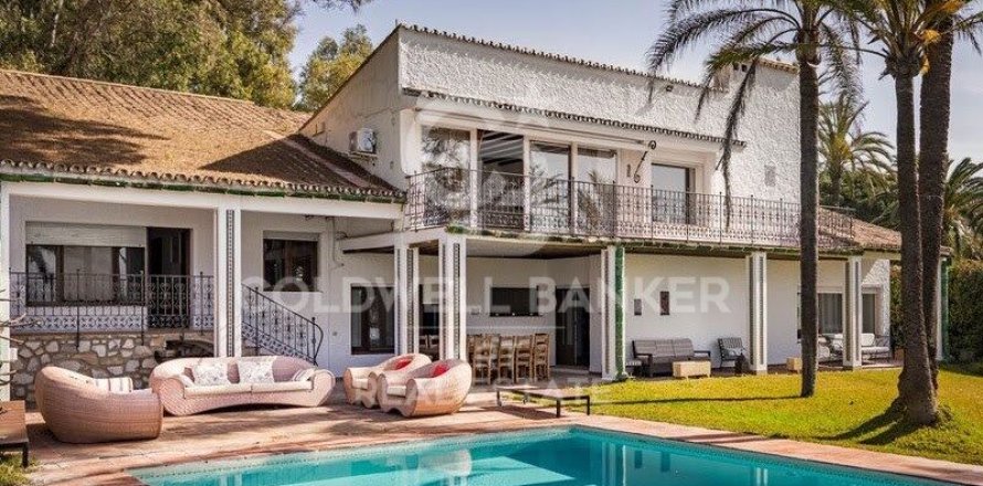 Villa a Marbella, Malaga, Spagna 6 camere da letto, 387 mq. N° 157467