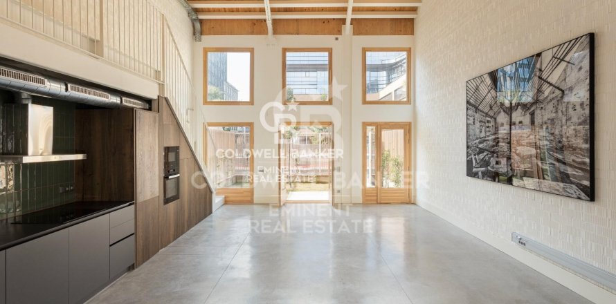 Duplex à Barcelona, Espagne 2 chambres, 153 m2 No. 157469