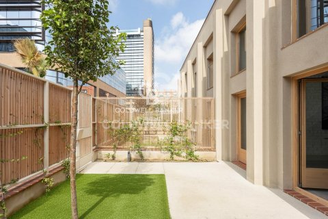 Duplex à vendre à Barcelona, Espagne, 2 chambres, 153 m2 No. 157469 - photo 2