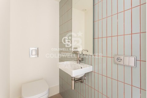 Duplex à vendre à Barcelona, Espagne, 2 chambres, 153 m2 No. 157469 - photo 15