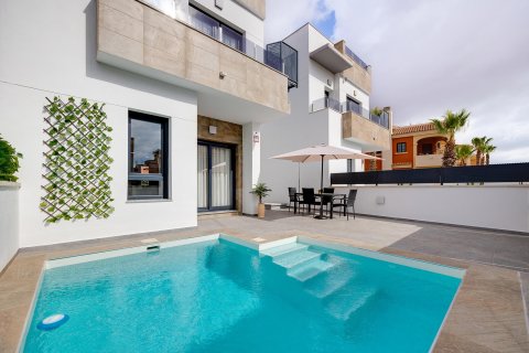 Villa till salu Torrevieja, Alicante, Spanien 3 sovrum, 105 kvm. Nr. 139458 - foto 1