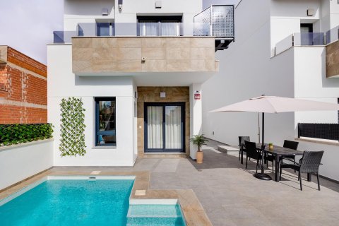 Villa till salu Torrevieja, Alicante, Spanien 3 sovrum, 105 kvm. Nr. 139458 - foto 2