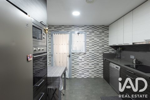Duplex zum Verkauf in Cornella De Llobregat, Barcelona, Spanien 3 Schlafzimmer, 138 m2 Nr. 192094 - Foto 9