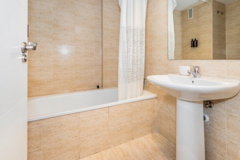 Apartment for sale Madrid, Spain 3 bedrooms, 117 sq.m. No. 108319 - photo 4