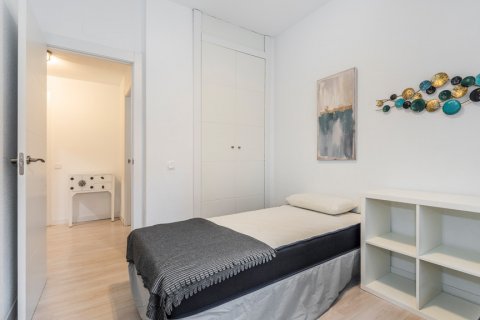 Apartment for sale Madrid, Spain 3 bedrooms, 117 sq.m. No. 108319 - photo 2