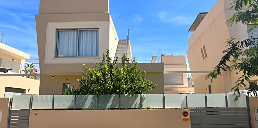 Villa in Pilar de la Horadada, Alicante, Spain 3 bedrooms, 136 sq.m. No. 140478