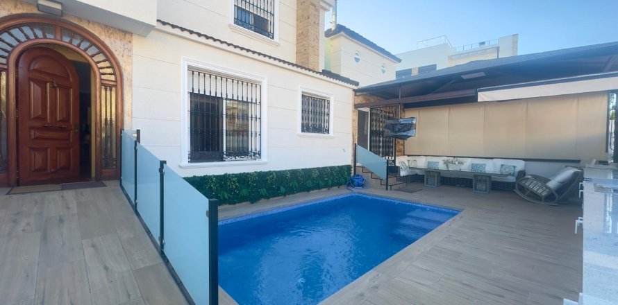 Villetta a schiera a La Zenia, Alicante, Spagna 4 camere da letto, 160 mq. N° 140477