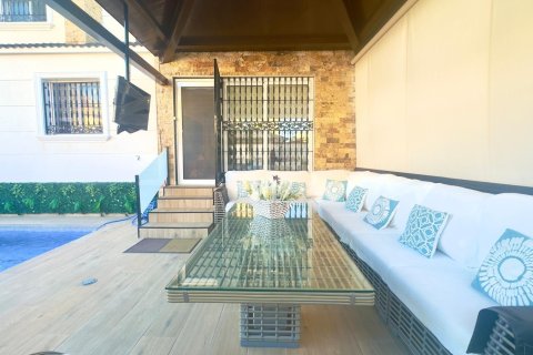 Villetta a schiera in vendita a La Zenia, Alicante, Spagna 4 camere da letto, 160 mq. N° 140477 - foto 2