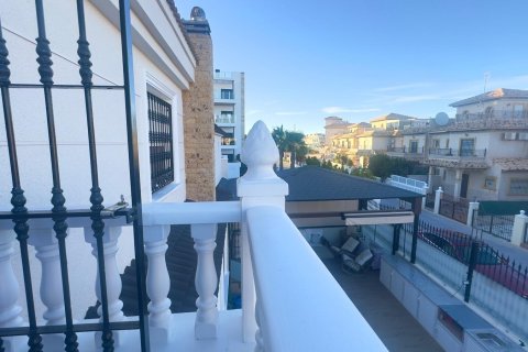 Villetta a schiera in vendita a La Zenia, Alicante, Spagna 4 camere da letto, 160 mq. N° 140477 - foto 18