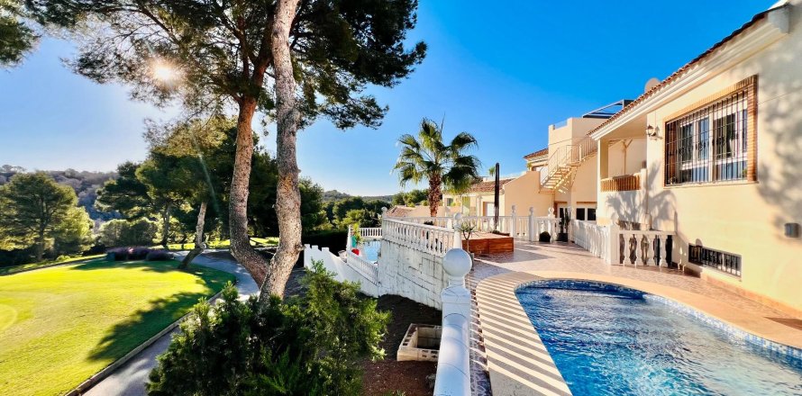 Villa in Alicante, Spain 3 bedrooms, 143 sq.m. No. 140476