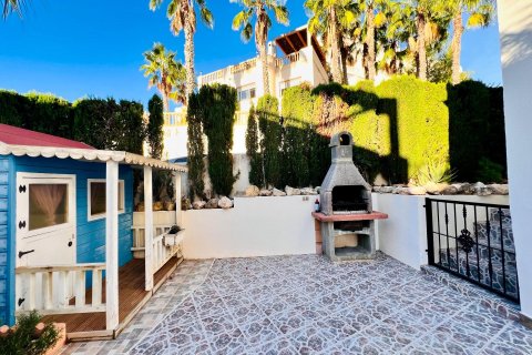 Villa for sale in Alicante, Spain 3 bedrooms, 143 sq.m. No. 140476 - photo 5