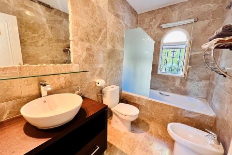 Villa for sale in Alicante, Spain 3 bedrooms, 143 sq.m. No. 140476 - photo 21