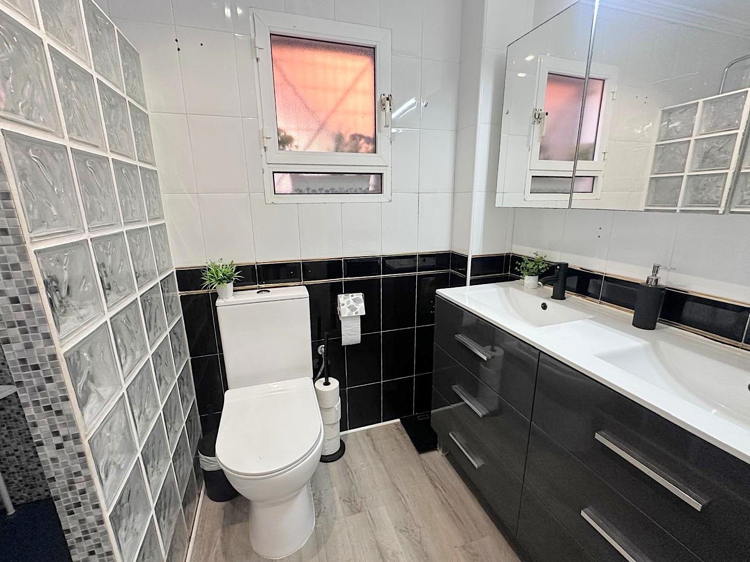 House in Guardamar del Segura, Alicante, Spain 1 bedroom, 63 sq.m. No. 193001