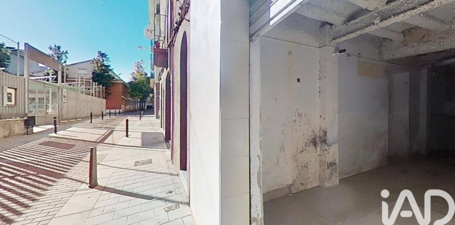 Commercial property in Reus, Tarragona, Spain 5 bedrooms, 105 sq.m. No. 184694