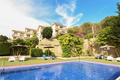 Bungalow w Calpe, Alicante, Hiszpania 3 sypialnie, 290 mkw. nr 187460 – zdjęcie 2