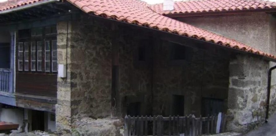 Villa in Oviedo, Asturias, Spain 71 sq.m. No. 182958