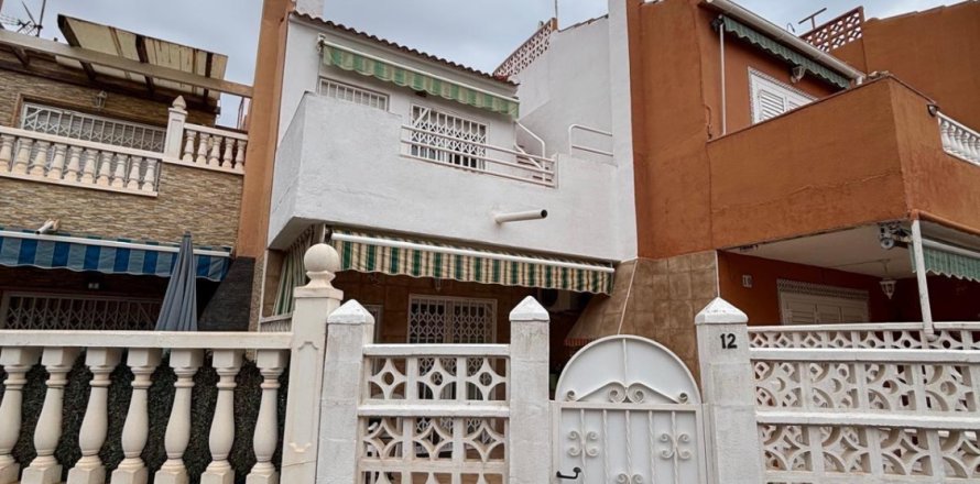 Ático en Torrevieja, Alicante, España 2 dormitorios, 72 m2 No. 182959