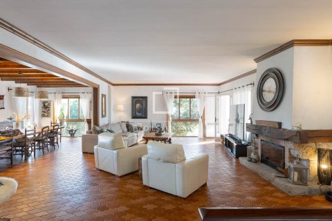 Villa for sale in Arenys de Mar, Barcelona, Spain 7 bedrooms, 493 sq.m. No. 161425 - photo 4