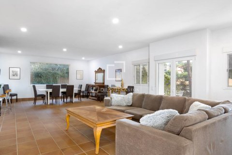Villa for sale in Arenys de Mar, Barcelona, Spain 7 bedrooms, 493 sq.m. No. 161425 - photo 28