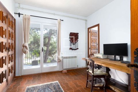 Villa for sale in Arenys de Mar, Barcelona, Spain 7 bedrooms, 493 sq.m. No. 161425 - photo 22