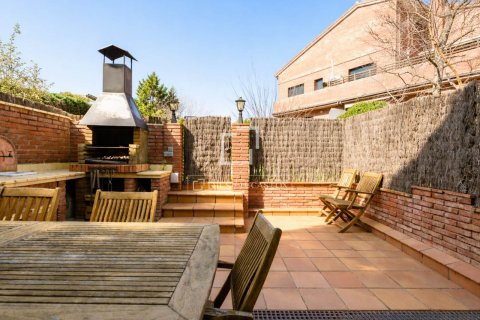 Villa for sale in Sant Cugat Del Valles, Barcelona, Spain 4 bedrooms, 280 sq.m. No. 161424 - photo 13