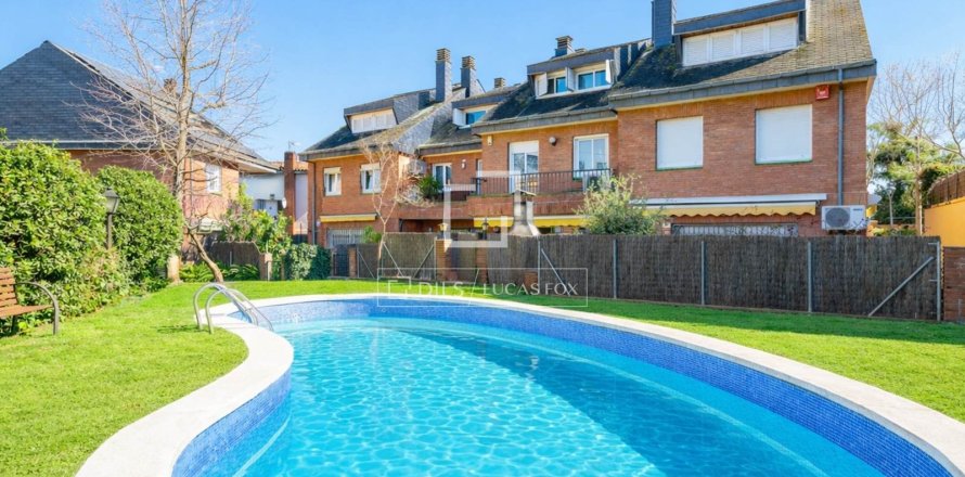 Villa in Sant Cugat Del Valles, Barcelona, Spain 4 bedrooms, 280 sq.m. No. 161424