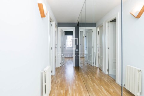 Villa for sale in Sant Cugat Del Valles, Barcelona, Spain 4 bedrooms, 280 sq.m. No. 161424 - photo 16