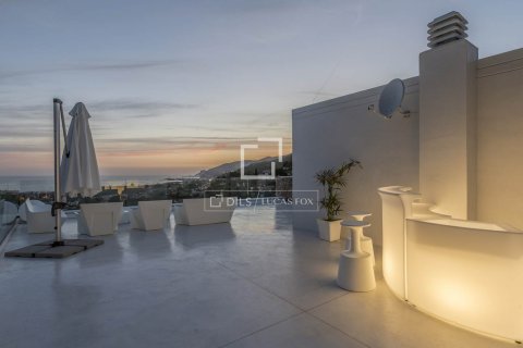 Villa for sale in Castelldefels, Barcelona, Spain 6 bedrooms, 740 sq.m. No. 161426 - photo 3