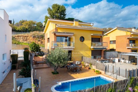 Villa for sale in Sant Vicenc De Montalt, Barcelona, Spain 4 bedrooms, 227 sq.m. No. 161421 - photo 27