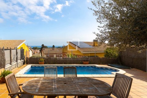 Villa for sale in Sant Vicenc De Montalt, Barcelona, Spain 4 bedrooms, 227 sq.m. No. 161421 - photo 3